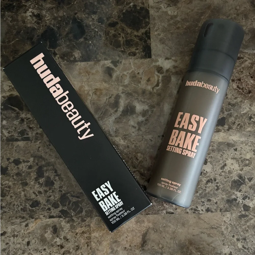 Huda Beauty Easy Bake Setting Spray 3.38 fl oz New Beauty Makeup Face Skincare